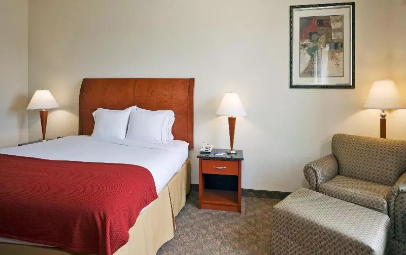 キングサイズベッドのスタンダードルーム, Holiday Inn Express Hotel And Suites Fairfield North, An Ihg