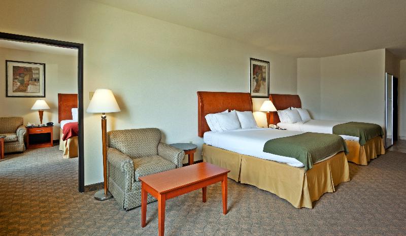 Люкс Кровать Кинг, Holiday Inn Express Hotel And Suites Fairfield North, An Ihg