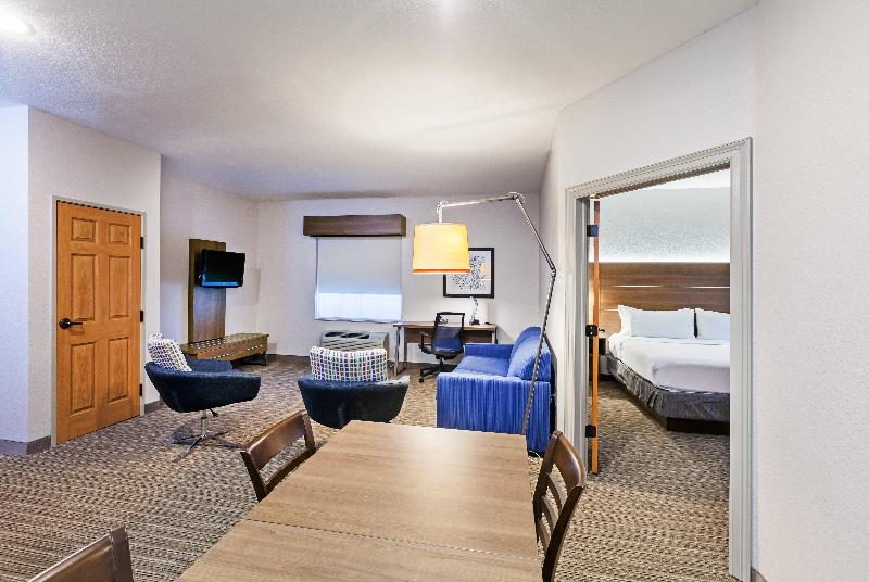 Люкс Кровать Кинг, Holiday Inn Express & Suites Tulsa S Broken Arrow Hwy 51 By Ihg