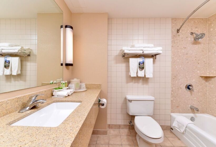 جناح, Holiday Inn Express Breezewood, An Ihg