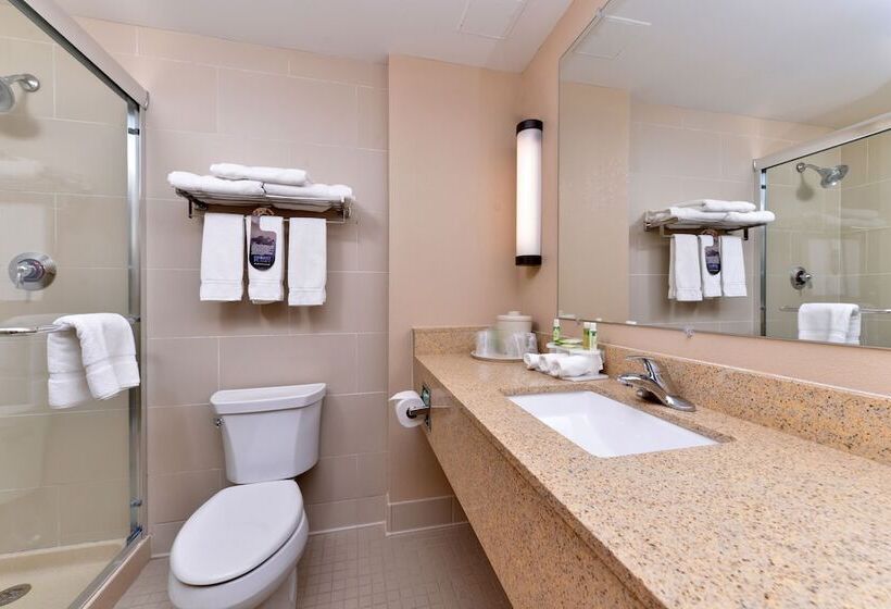 جناح, Holiday Inn Express Breezewood, An Ihg