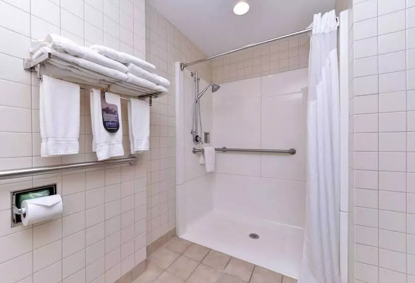 身障者適用スイートルーム, Holiday Inn Express Breezewood, An Ihg
