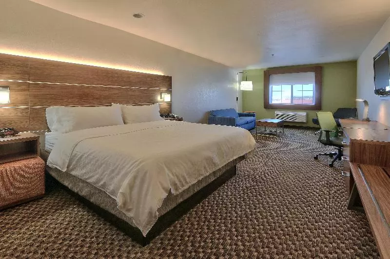 キングサイズベッドのエクゼクティブルーム, Holiday Inn Express Santa Rosa, An Ihg