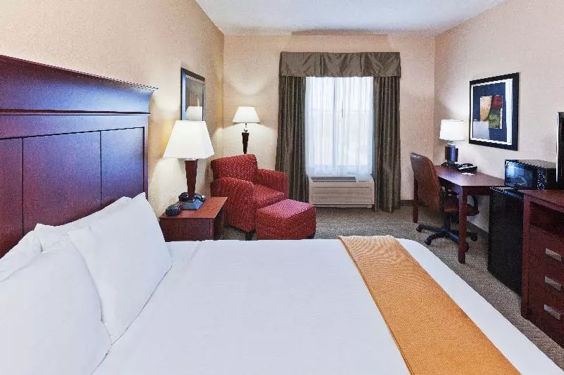 キングサイズベッドのエクゼクティブルーム, Holiday Inn Express & Suites Poteau, An Ihg