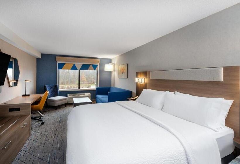 جناح, Holiday Inn Express & Suites Wadsworth, An Ihg