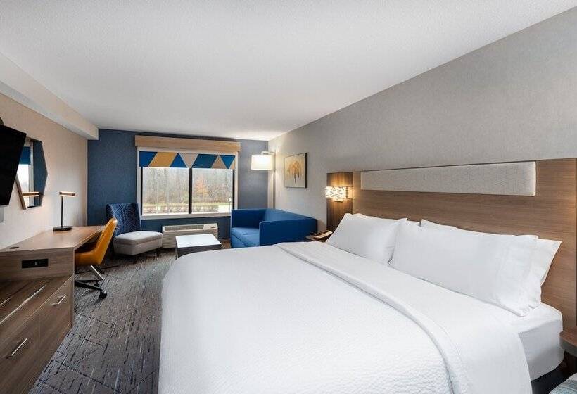 جناح, Holiday Inn Express & Suites Wadsworth, An Ihg