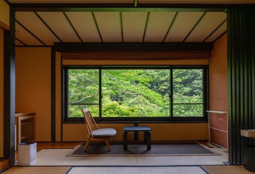 חדר סטנדרטי לארבעה עם חדר אמבטיה משותף, Kirishima Momijidani Seiryuso