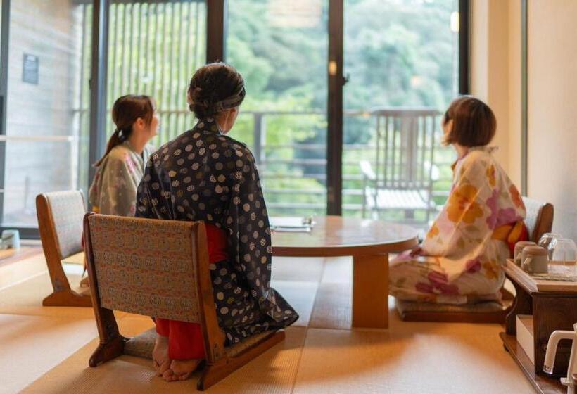 חדר סטנדרט לשלושה עם חדר אמבטיה משוף, Kirishima Momijidani Seiryuso