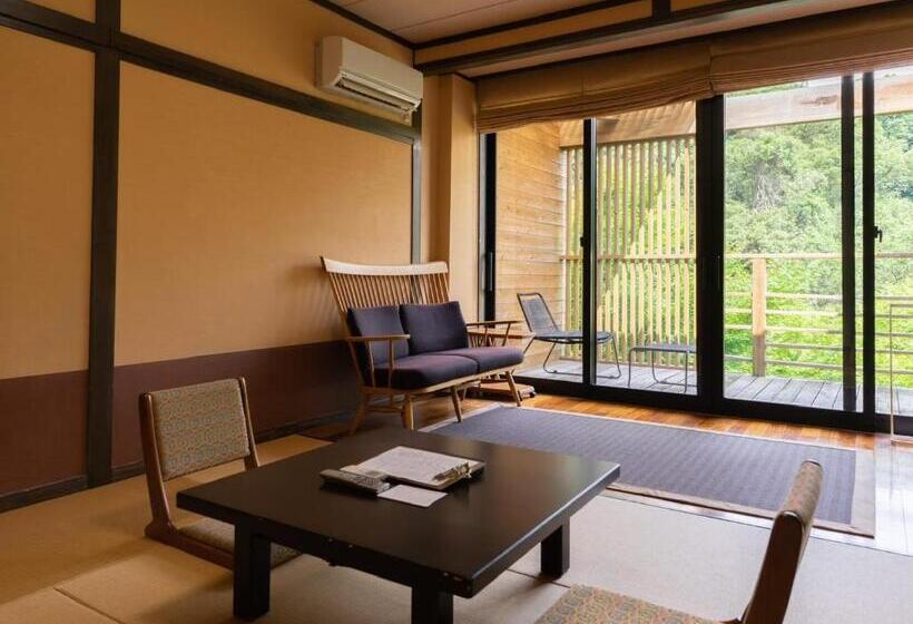 חדר סטנדרט לשלושה עם חדר אמבטיה משוף, Kirishima Momijidani Seiryuso