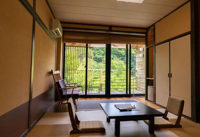 חדר סטנדרט לשלושה עם חדר אמבטיה משוף, Kirishima Momijidani Seiryuso