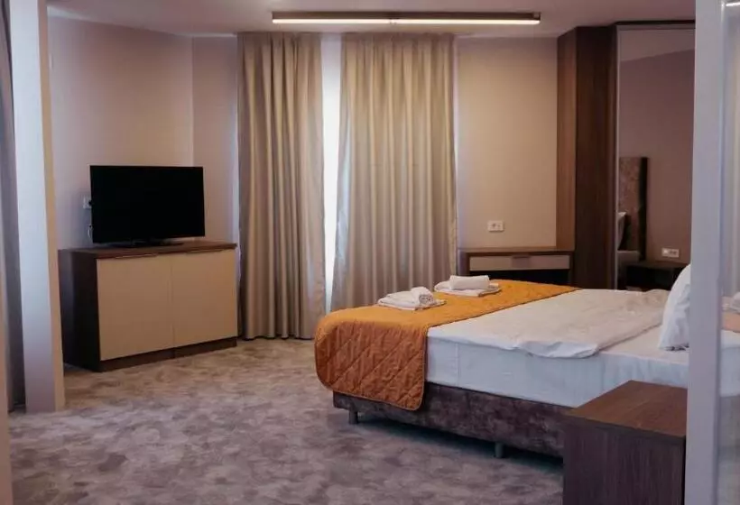 Superior room with lake view, Lebed