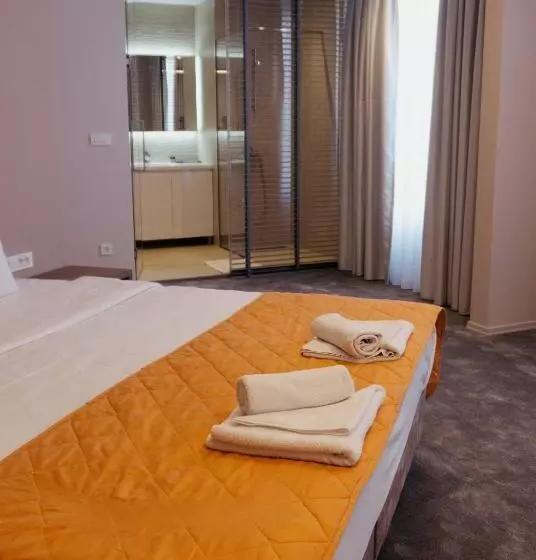 Superior room with lake view, Lebed