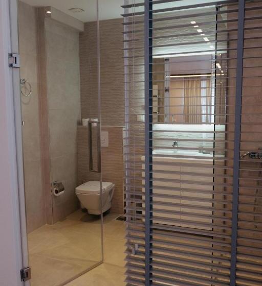 Chambre Supérieure Vue Lac, Lebed