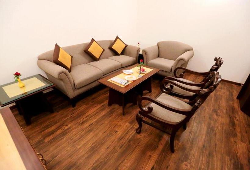 جناح, Meraden Grand