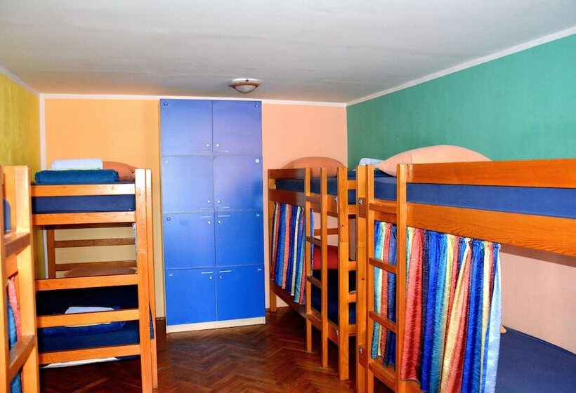 تختخواب در اتاق مشترک, Montenegro Backpackers Home Budva