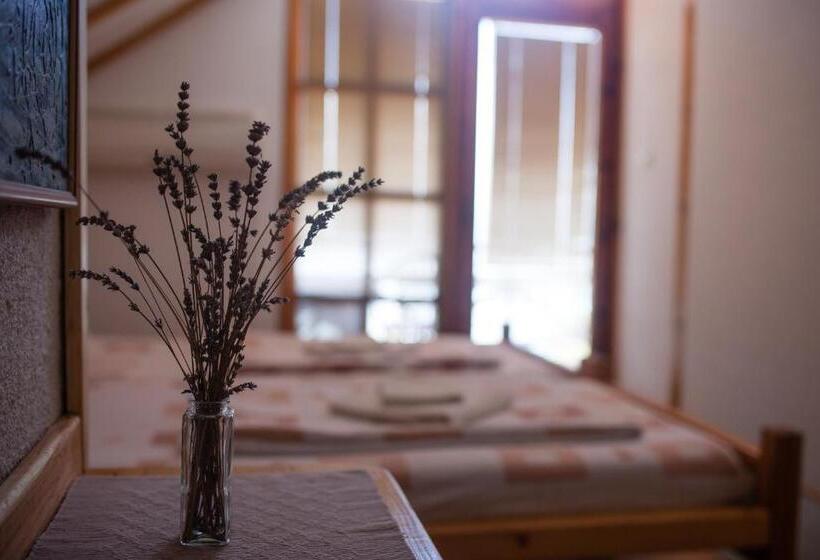 اتاق استاندارد سه نفره, Robinson Sunset Guest House