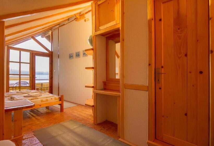 اتاق استاندارد سه نفره, Robinson Sunset Guest House