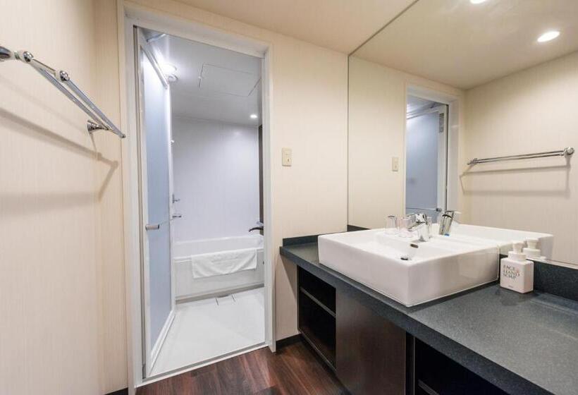 חדר דלוקס, Sonia Otaru