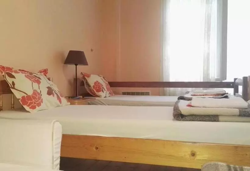 Ekonomi kvadrupel rum med delat badrum, Hello Sofia Guesthouse