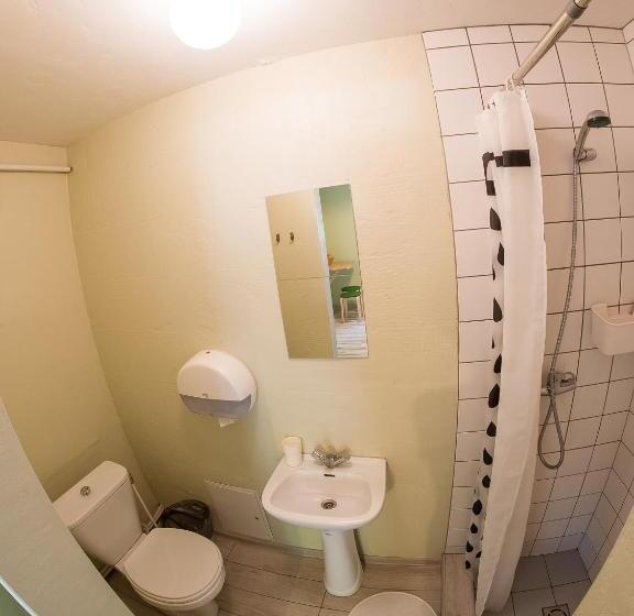 اتاق استاندارد با سرویس بهداشتی مشترک, Downtown Forest Hostel & Camping