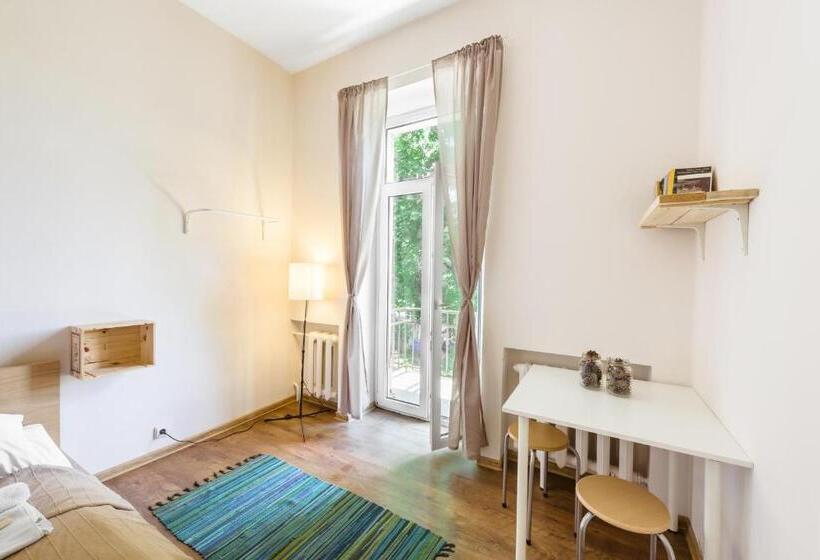 اتاق استاندارد با سرویس بهداشتی مشترک, Downtown Forest Hostel & Camping