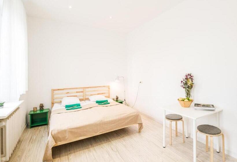 اتاق استاندارد با سرویس بهداشتی مشترک, Downtown Forest Hostel & Camping