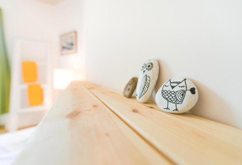 اتاق استاندارد یک تخته با سرویس بهداشتی مشترک, Downtown Forest Hostel & Camping