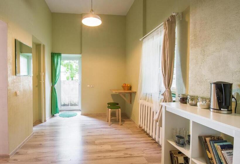 اتاق استاندارد, Downtown Forest Hostel & Camping