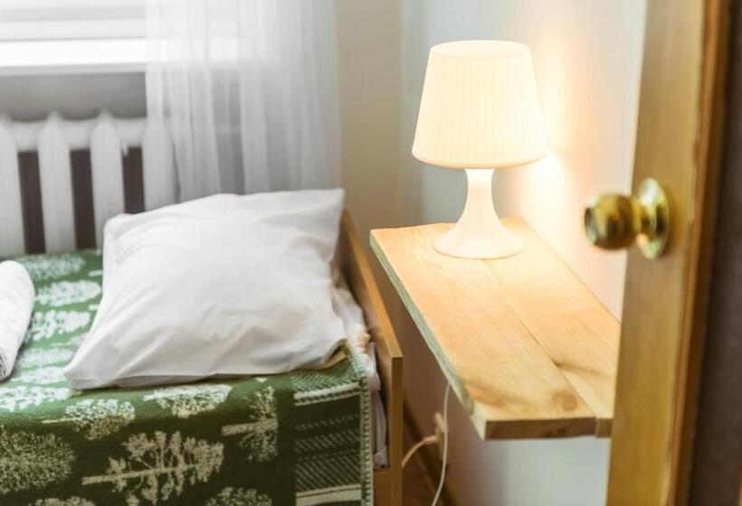 اتاق استاندارد سه تخته با سرویس بهداشتی مشترک, Downtown Forest Hostel & Camping