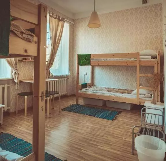 اتاق خانوادگی با سرویس بهداشتی مشترک, Downtown Forest Hostel & Camping