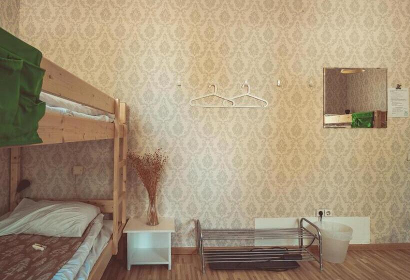 اتاق خانوادگی با سرویس بهداشتی مشترک, Downtown Forest Hostel & Camping