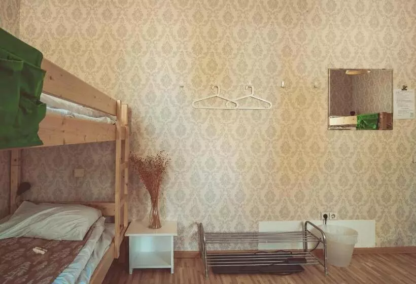 اتاق خانوادگی با سرویس بهداشتی مشترک, Downtown Forest Hostel & Camping
