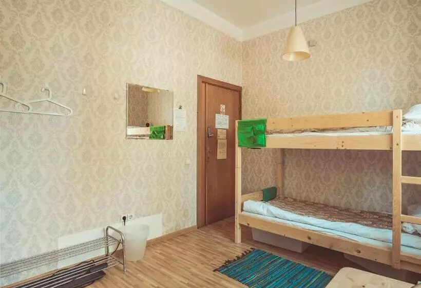 اتاق خانوادگی با سرویس بهداشتی مشترک, Downtown Forest Hostel & Camping