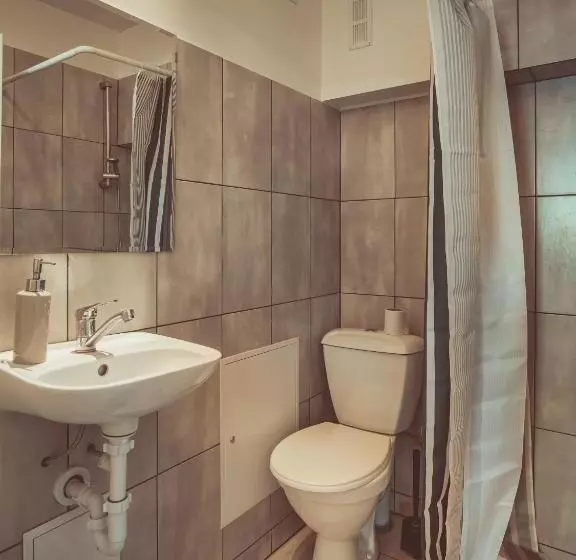 اتاق استاندارد یک نفره, Downtown Forest Hostel & Camping