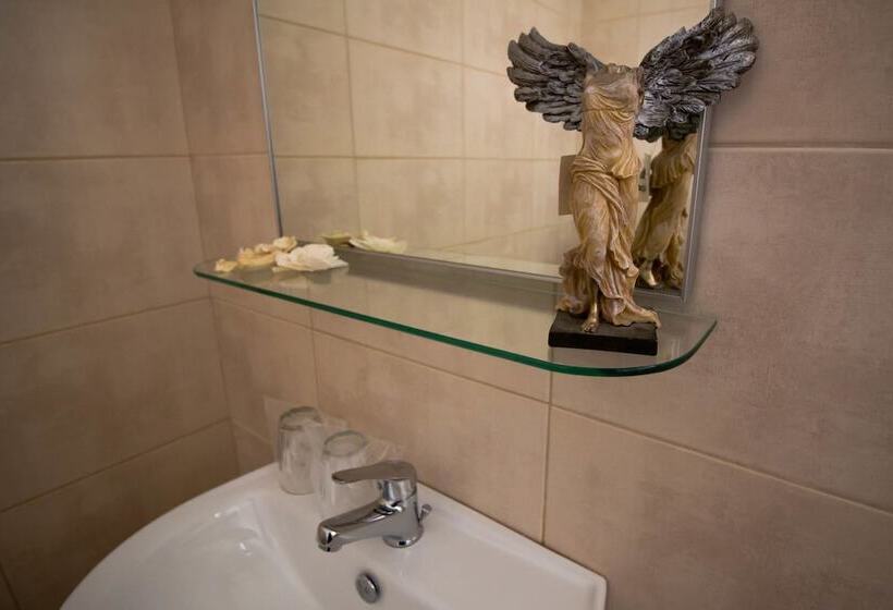 スタンダードルーム, Adams