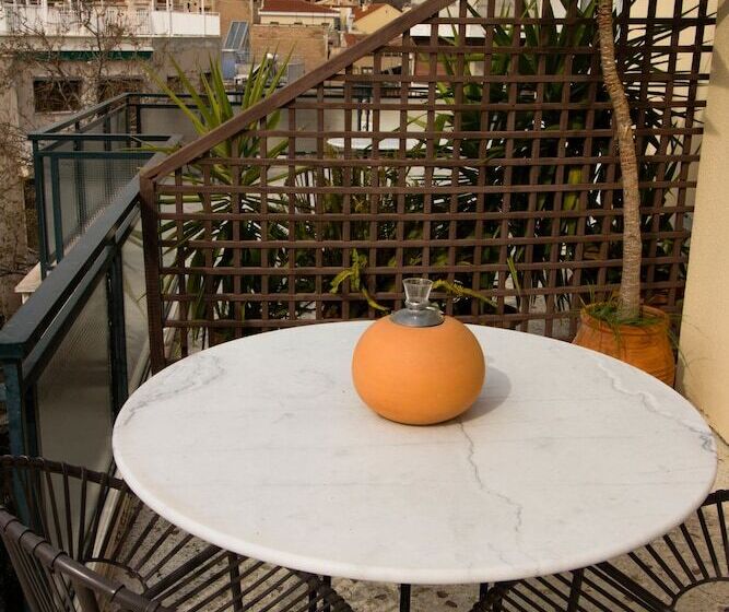 スタンダードトリプルルーム, Adams