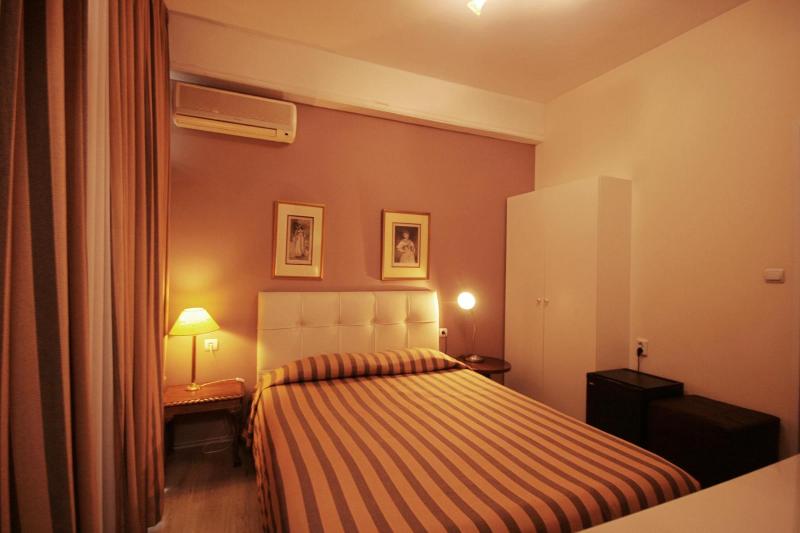 スタンダードルーム, Adams