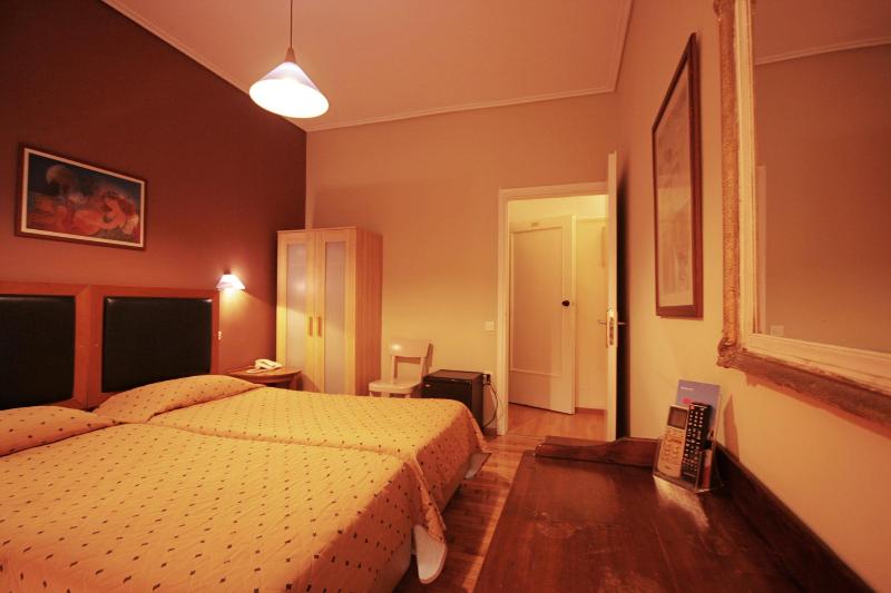 ファミリールーム, Adams