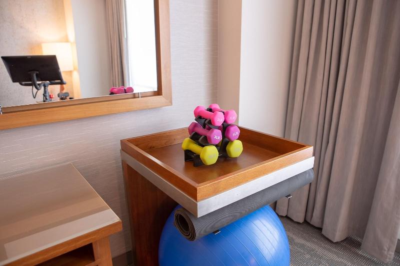 スタンダードトリプルルーム, Adams