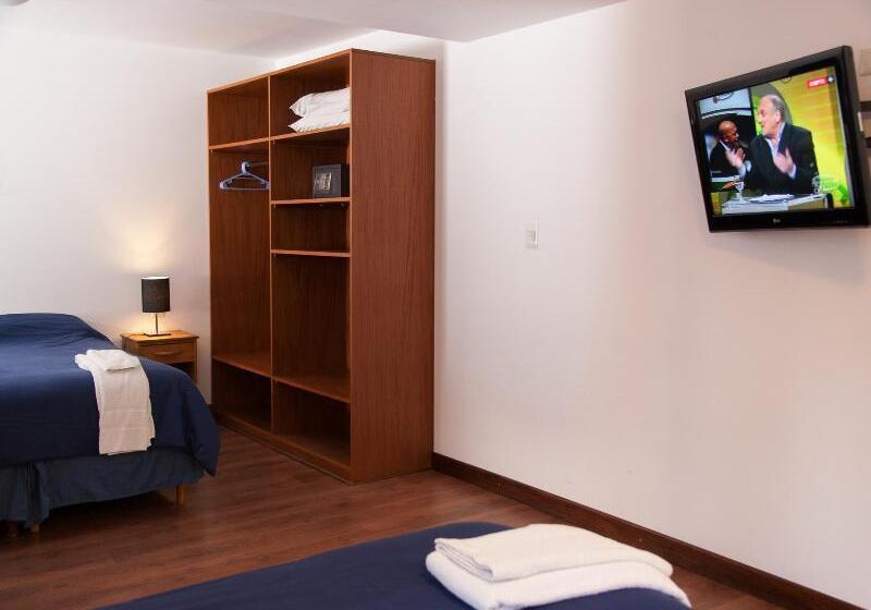 ファミリールーム, Adams