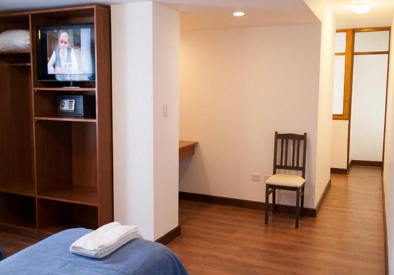 ファミリールーム, Adams