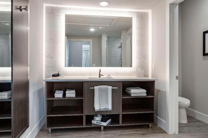 シングルデラックスルーム, Adams