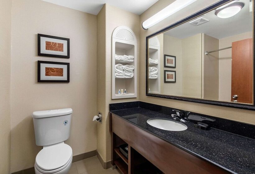 جناح, Comfort Suites Marshall