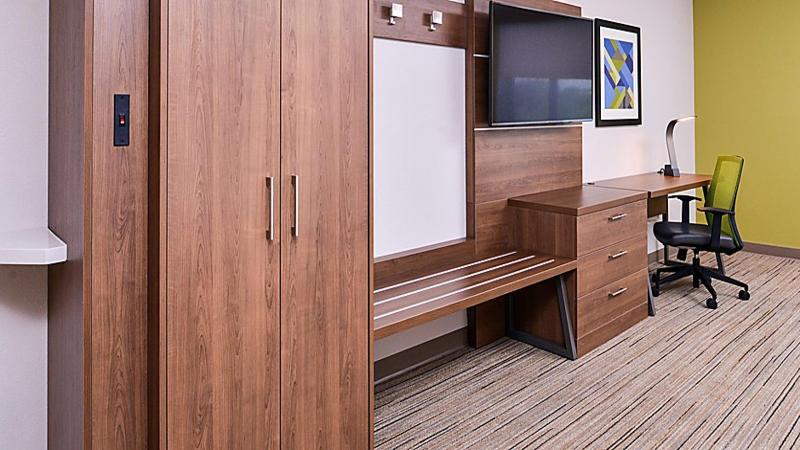 스위트 킹사이즈 침대, Holiday Inn Express Hotel & Suites Mount Pleasant, An Ihg