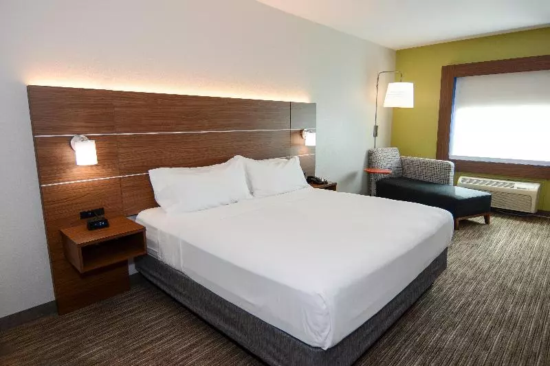 キングサイズベッドのスタンダードルーム, Holiday Inn Express Hotel & Suites New Boston, An Ihg