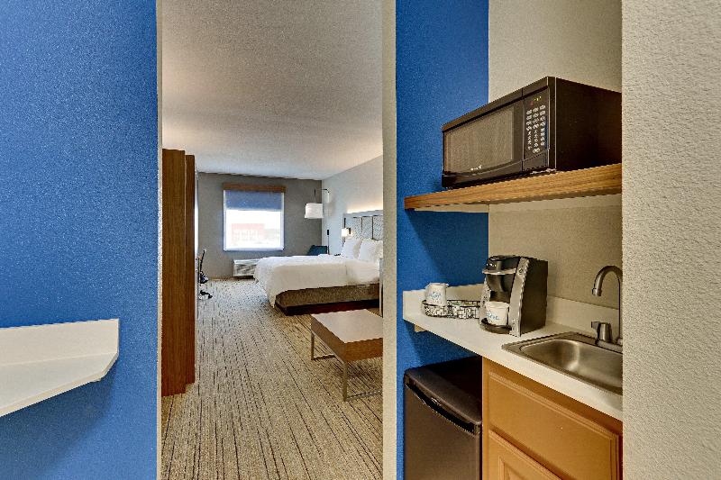 מיטת קינג בסוויטה, Holiday Inn Express Hotel And Suites Weatherford, An Ihg