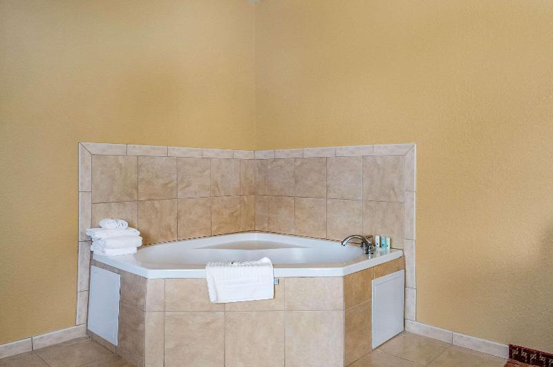 Люкс Кровать Кинг, Quality Inn & Suites Slidell