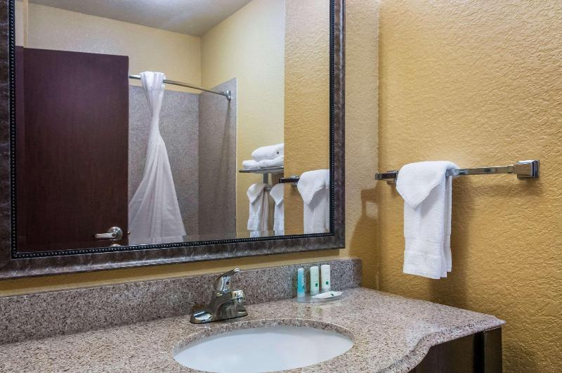 جناح سرير كينج, Quality Inn & Suites Slidell