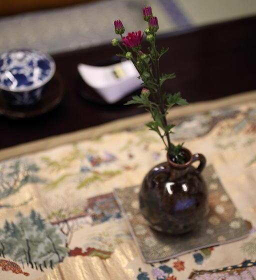 标准间, Saga Grace