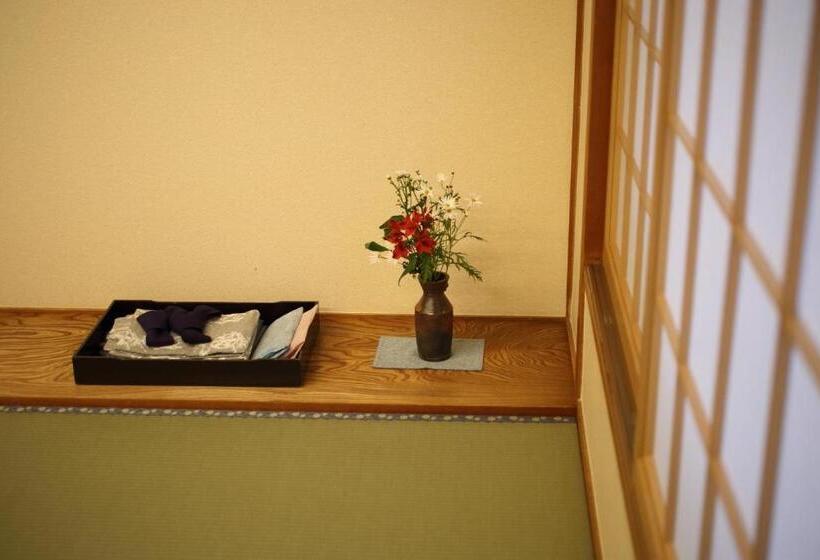 标准间, Saga Grace